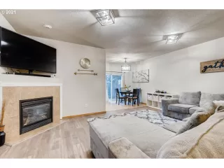 Photo #5: 21242500 Listing