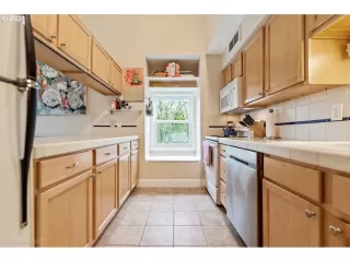 Photo #6: 21242529 Listing 