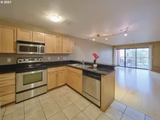 Photo #2: 21242557 Listing