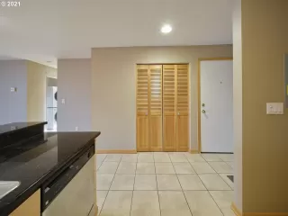 Photo #4: 21242557 Listing