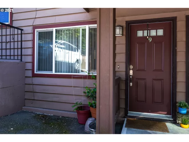 MLS: 21242596 Condo For Sale