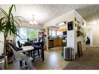 Photo #5: 21242596 Listing 