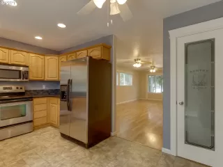 Photo #3: 21242758 Listing
