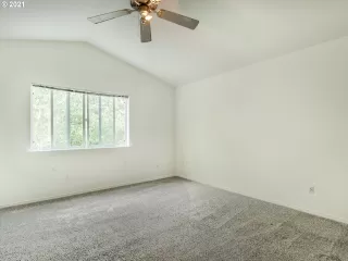 Photo #4: 21242758 Listing