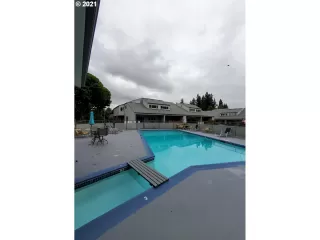 Photo #4: 21242821 Listing