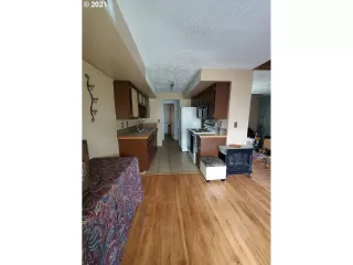 Photo #5: 21242821 Listing