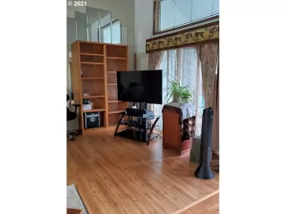 Photo #6: 21242821 Listing