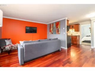 Photo #4: 21242835 Listing