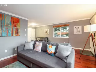 Photo #5: 21242835 Listing