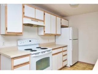 Photo #4: 21242980 Listing