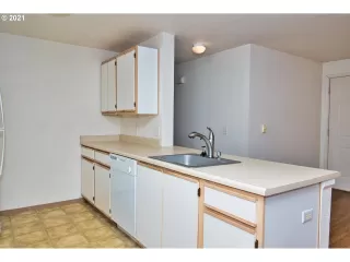 Photo #5: 21242980 Listing