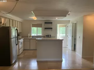 Photo #3: 21243458 Listing