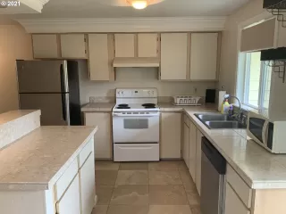 Photo #5: 21243458 Listing