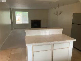 Photo #6: 21243458 Listing