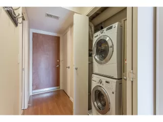 Photo #3: 21243968 Listing