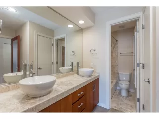 Photo #4: 21243968 Listing