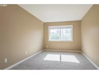 Photo #6: 21243968 Listing