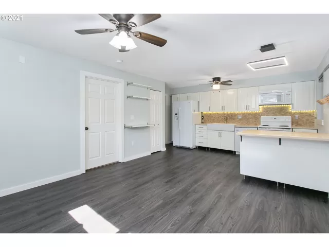 MLS: 21244391 Condo For Sale