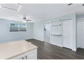 Photo #3: 21244391 Listing