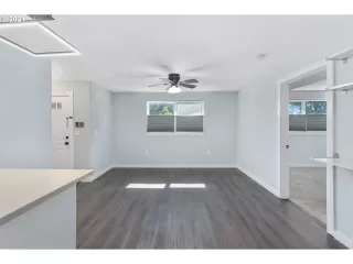 Photo #4: 21244391 Listing