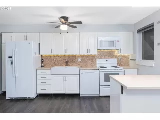 Photo #5: 21244391 Listing