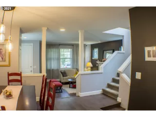 Photo #6: 21244607 Listing