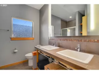 Photo #3: 21245017 Listing