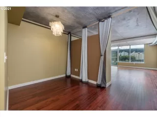 Photo #5: 21245639 Listing