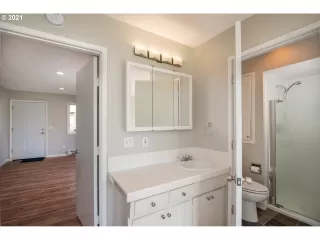 Photo #5: 21247661 Listing