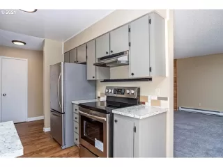 Photo #4: 21247722 Listing