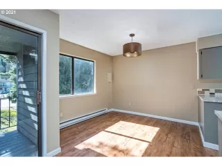 Photo #5: 21247722 Listing