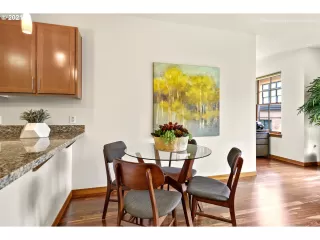 Photo #5: 21249077 Listing
