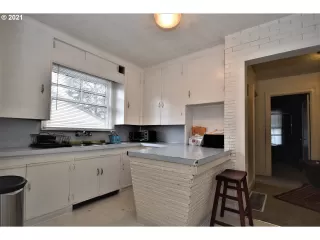 Photo #4: 21249593 Listing