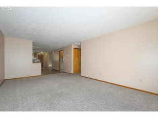 Photo #4: 21249667 Listing