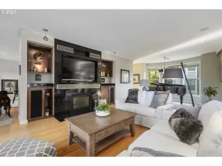 Photo #4: 21250648 Listing