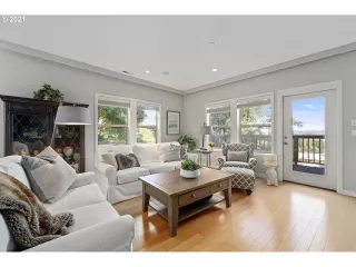 Photo #5: 21250648 Listing