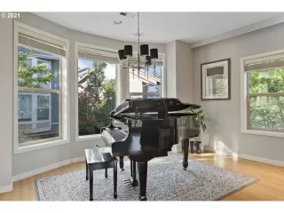 Photo #6: 21250648 Listing