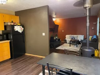 Photo #4: 21250908 Listing