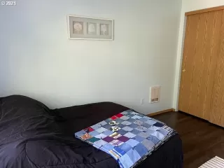 Photo #5: 21250908 Listing