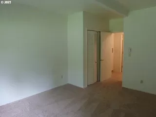 Photo #4: 21250911 Listing