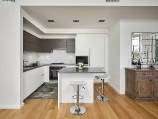 Photo #6: 21251557 Listing