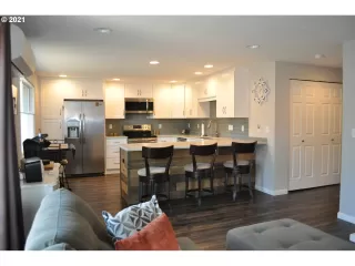 Photo #5: 21251873 Listing