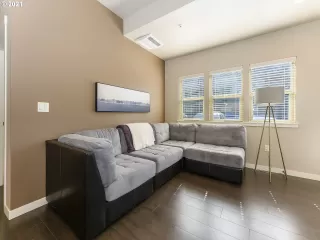 Photo #4: 21252703 Listing