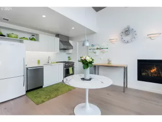 Photo #3: 21253461 Listing