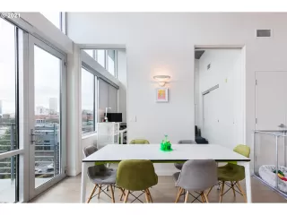 Photo #6: 21253461 Listing