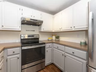 Photo #5: 21253922 Listing