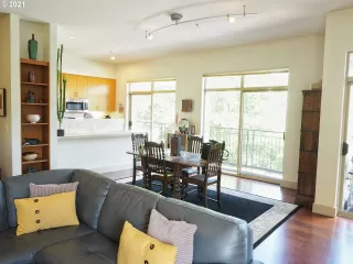 Photo #5: 21254873 Listing