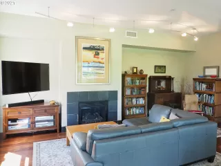 Photo #6: 21254873 Listing