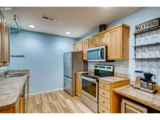 Photo #5: 21255813 Listing