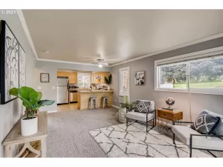 Photo #4: 21256302 Listing